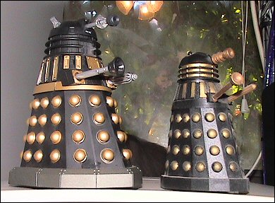 Doctor Who Radio Controlled Dalek Battle Pack - photos copyright 2006 Earl Green / theLogBook.com