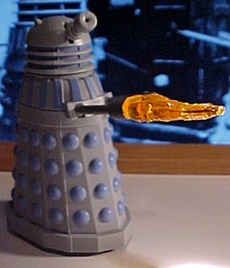 Flame-Thrower Dalek - photo copyright 2000 Earl Green / theLogBook.com